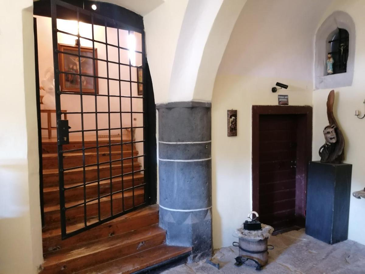 Gothic House Apartments クレムニツァ エクステリア 写真