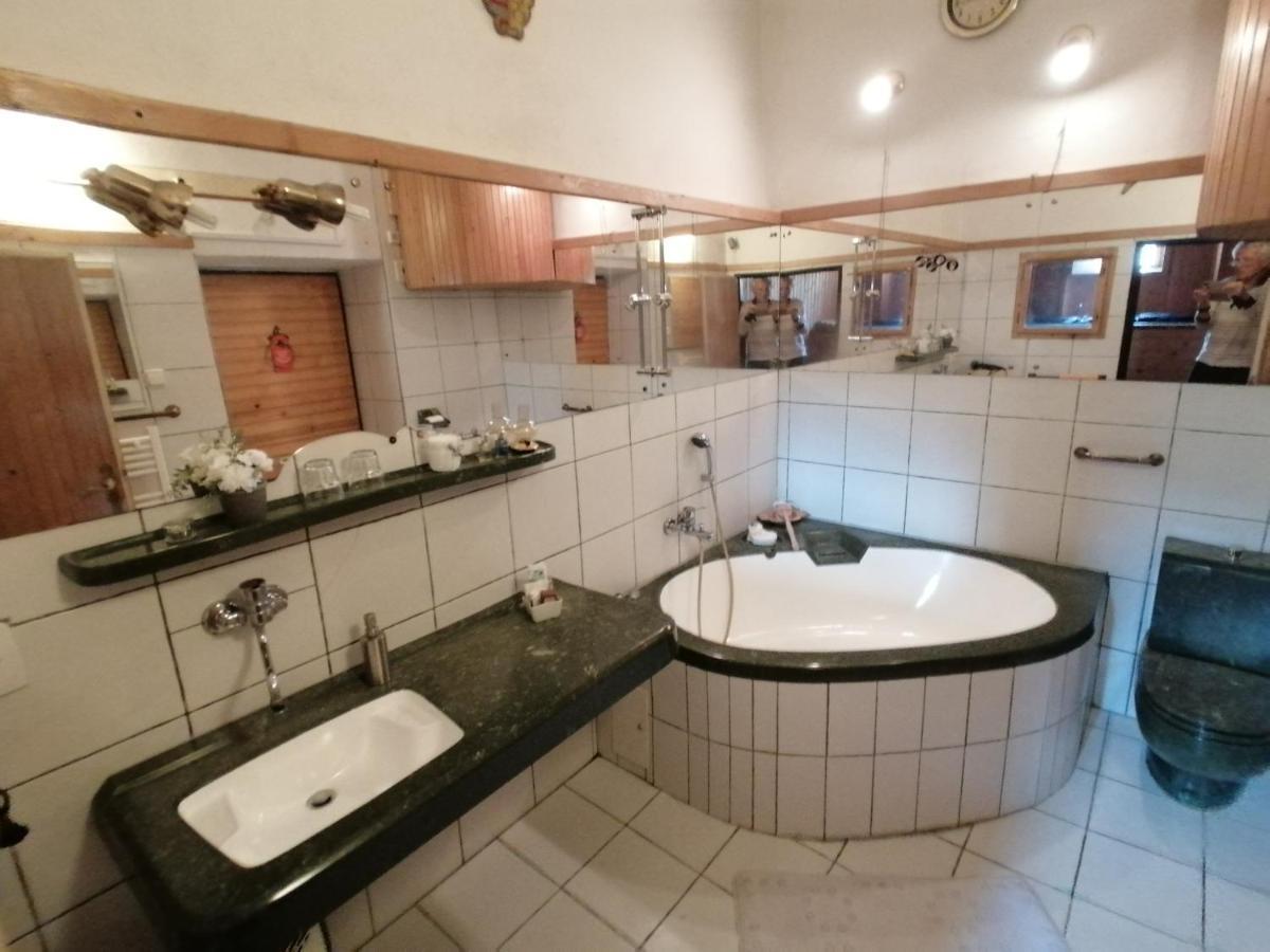 Gothic House Apartments クレムニツァ エクステリア 写真