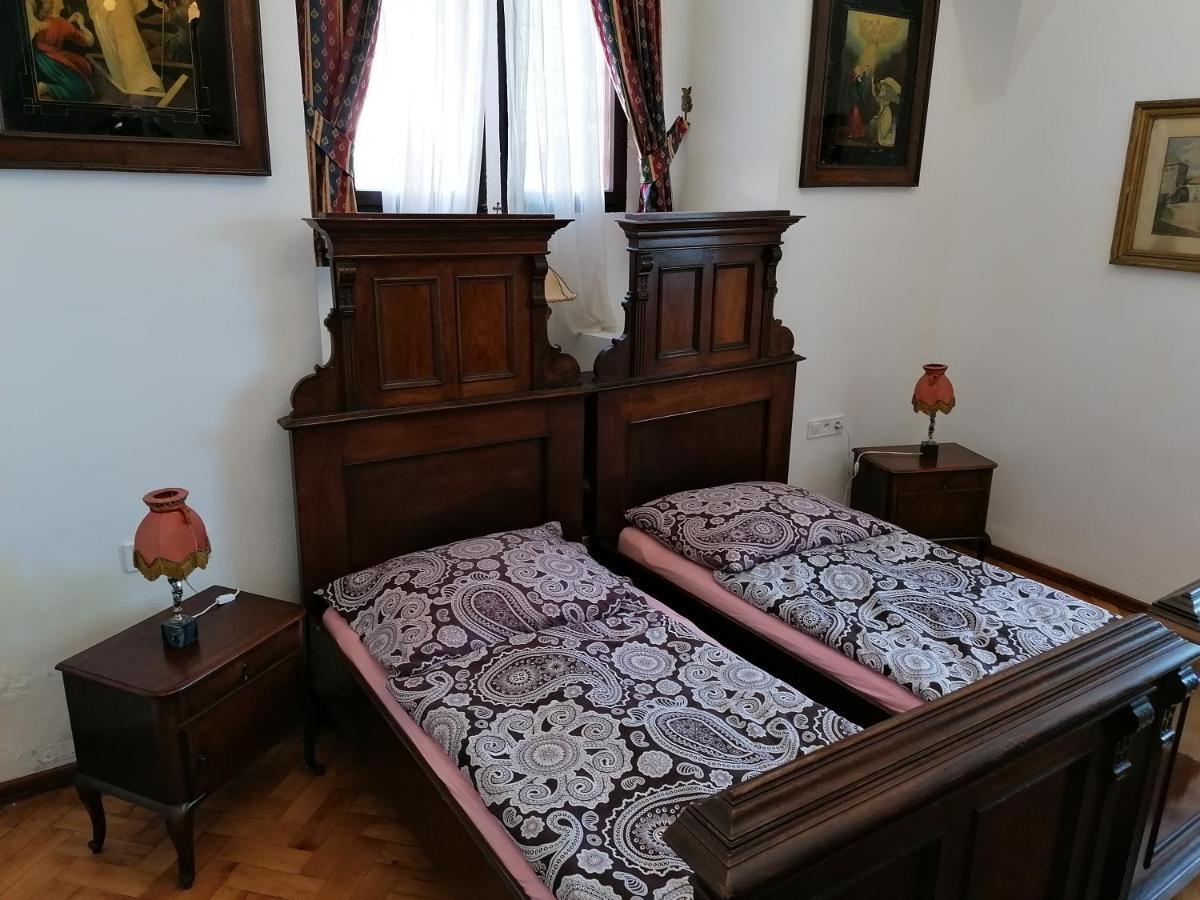Gothic House Apartments クレムニツァ エクステリア 写真