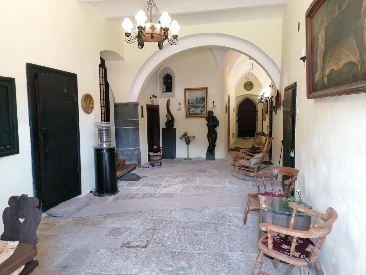 Gothic House Apartments クレムニツァ エクステリア 写真