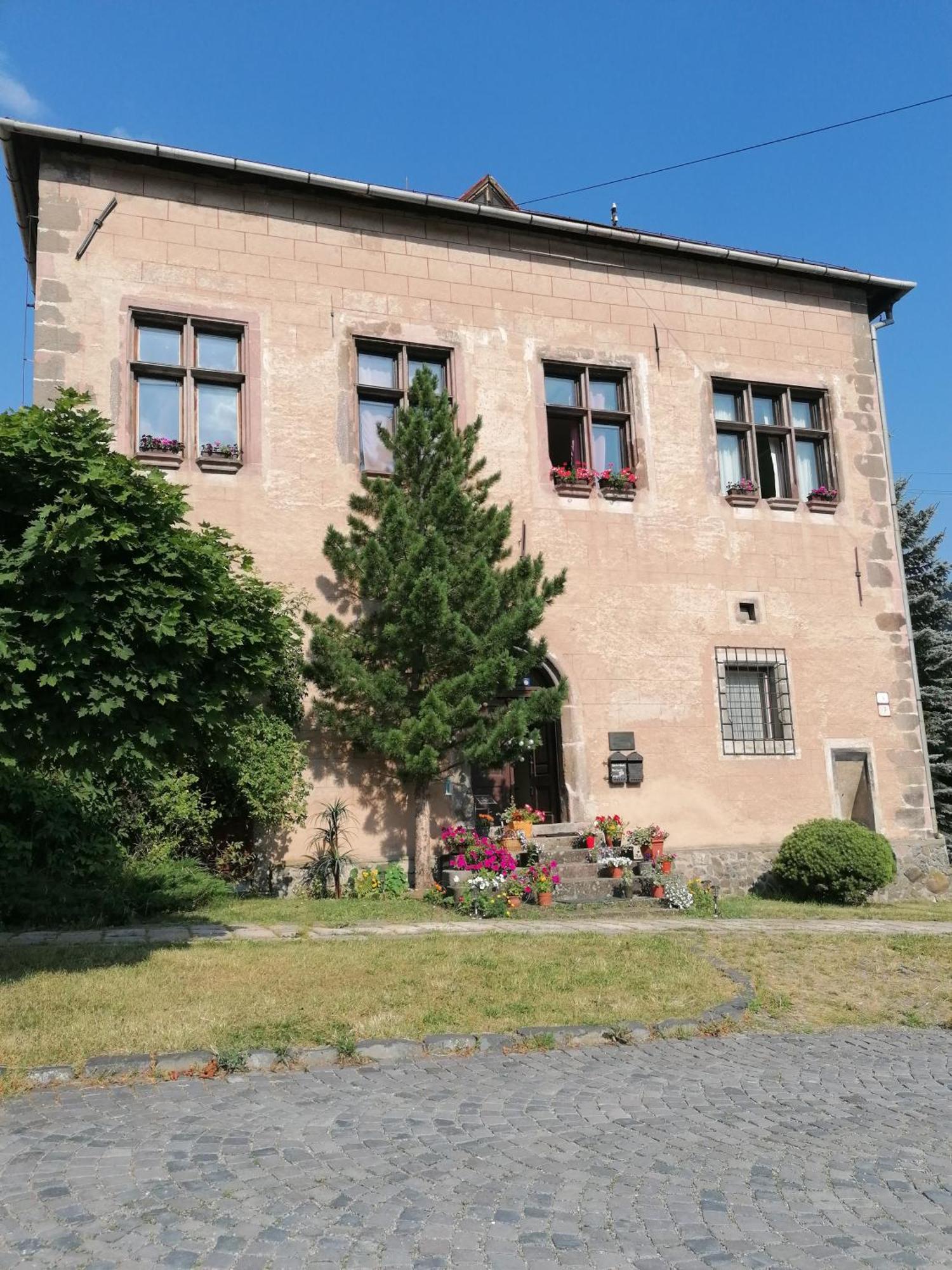 Gothic House Apartments クレムニツァ エクステリア 写真