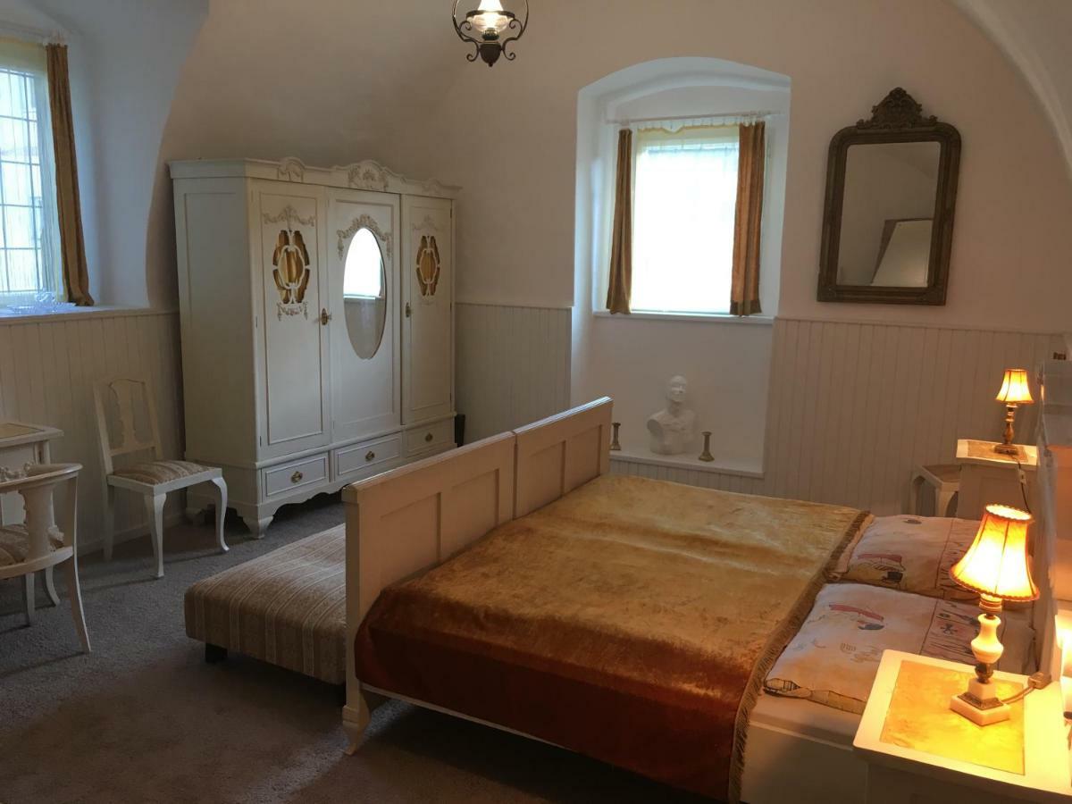 Gothic House Apartments クレムニツァ エクステリア 写真