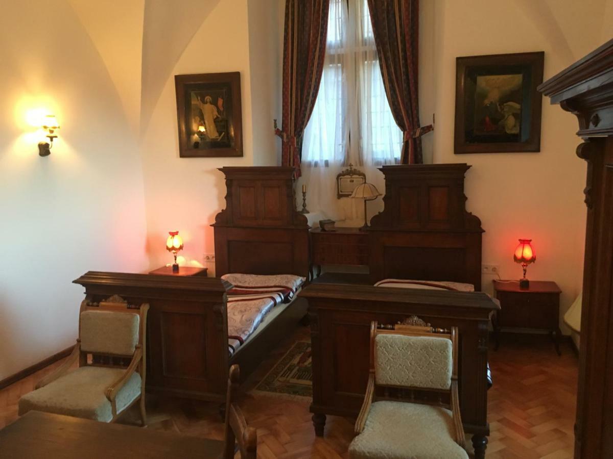Gothic House Apartments クレムニツァ エクステリア 写真
