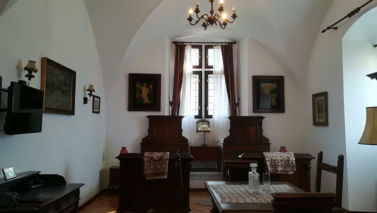 Gothic House Apartments クレムニツァ エクステリア 写真