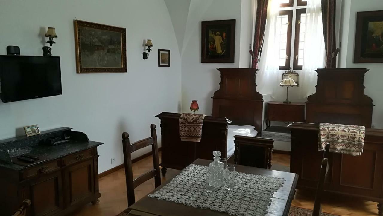 Gothic House Apartments クレムニツァ エクステリア 写真